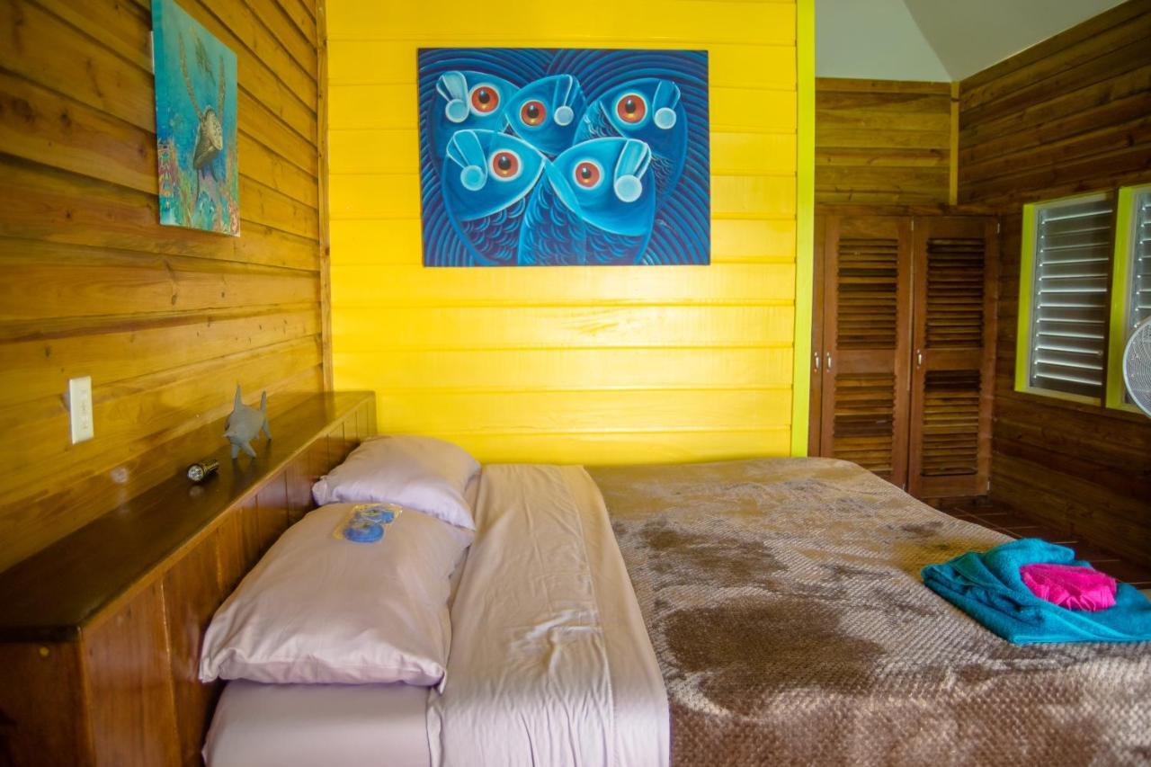 King Lewey'S Island Resort Placencia Extérieur photo