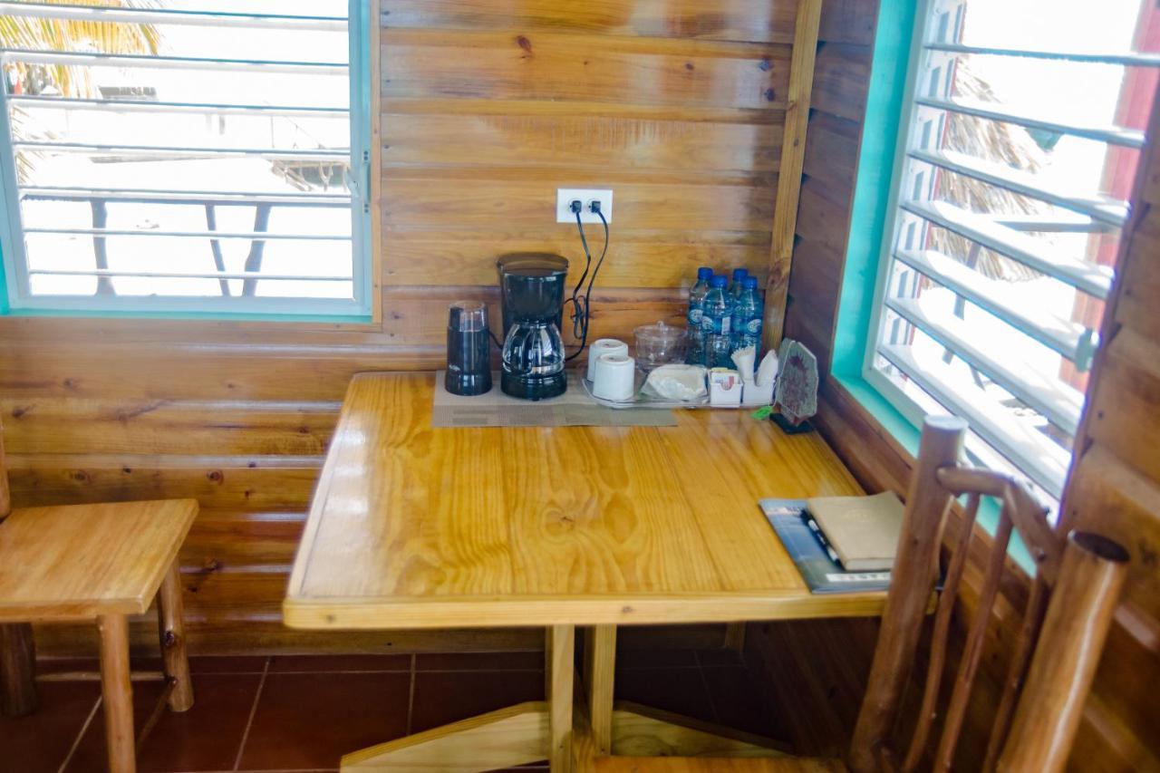 King Lewey'S Island Resort Placencia Extérieur photo