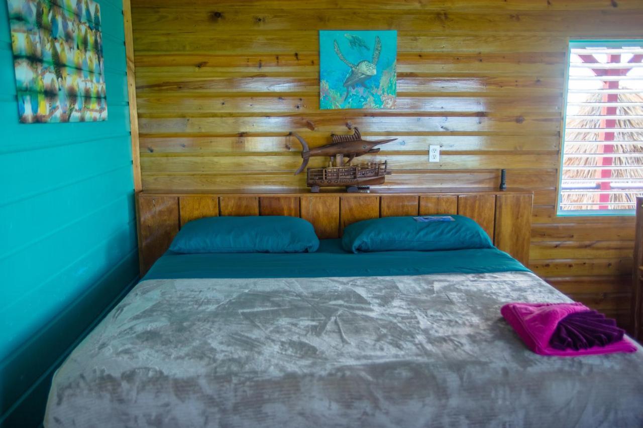King Lewey'S Island Resort Placencia Extérieur photo